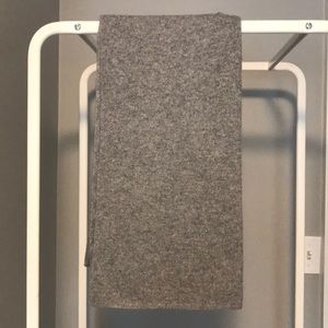 THEORY “Clover O” scarf